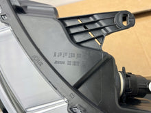 Laden Sie das Bild in den Galerie-Viewer, Frontscheinwerfer Nissan Qashqai I J11 100-19009 Links Scheinwerfer Headlight SCH2817823237ga