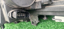 Laden Sie das Bild in den Galerie-Viewer, Frontscheinwerfer Mercedes-Benz X156 A1569061800 Rechts Scheinwerfer Headlight SCH2827736534od