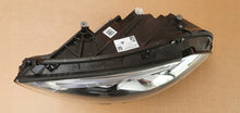 Laden Sie das Bild in den Galerie-Viewer, Frontscheinwerfer Mercedes-Benz W177 A1779063905 Ein Stück (Rechts oder Links) SCH2839281239rz
