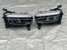 Laden Sie das Bild in den Galerie-Viewer, Frontscheinwerfer Jeep 522187190 Ein Satz Scheinwerfer Headlight SCH2844208369si