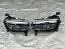 Laden Sie das Bild in den Galerie-Viewer, Frontscheinwerfer Jeep 522187190 Ein Satz Scheinwerfer Headlight SCH2844208369si