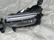 Laden Sie das Bild in den Galerie-Viewer, Frontscheinwerfer Jeep 522187190 Ein Satz Scheinwerfer Headlight SCH2844208369si