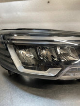 Laden Sie das Bild in den Galerie-Viewer, Frontscheinwerfer Renault Trafic III 260102899R LED Rechts Headlight SCH2860527555vn