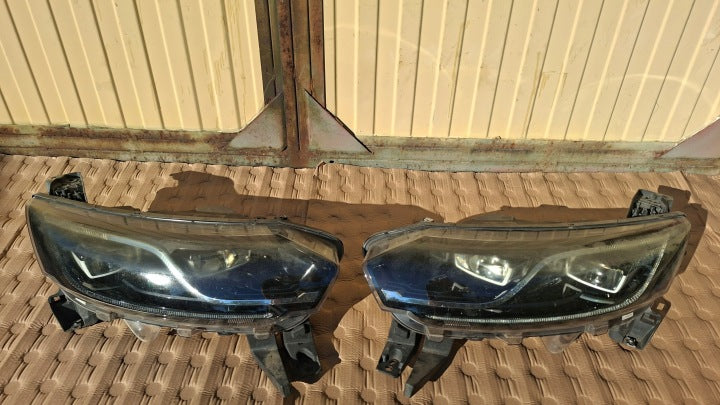 Frontscheinwerfer Renault Espace V 260608372R 260108498R Links Headlight SCH2861382982fd