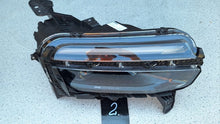 Laden Sie das Bild in den Galerie-Viewer, Frontscheinwerfer Jeep 522187210 522187170 Ein Satz Scheinwerfer Headlight SCH2865124023bh