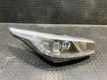 Laden Sie das Bild in den Galerie-Viewer, Frontscheinwerfer Kia Ceed 92102-A2220 Rechts Scheinwerfer Headlight SCH2893003470fd