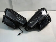 Laden Sie das Bild in den Galerie-Viewer, Frontscheinwerfer Skoda Karoq 57B941036B Ein Satz Scheinwerfer Headlight SCH2906028545gt