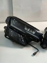 Laden Sie das Bild in den Galerie-Viewer, Frontscheinwerfer Skoda Karoq 57B941036B Ein Satz Scheinwerfer Headlight SCH2906028545gt