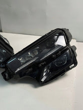 Laden Sie das Bild in den Galerie-Viewer, Frontscheinwerfer Skoda Karoq 57B941036B Ein Satz Scheinwerfer Headlight SCH2906028545gt