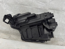 Laden Sie das Bild in den Galerie-Viewer, Frontscheinwerfer Skoda Karoq 57B941010 Rechts Scheinwerfer Headlight SCH2907945062bb
