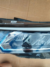 Laden Sie das Bild in den Galerie-Viewer, Frontscheinwerfer Hyundai I20 III 92101Q0100 Links Scheinwerfer Headlight SCH2921517510bz