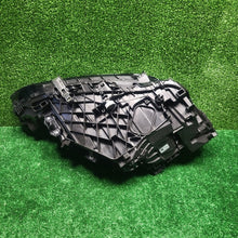 Laden Sie das Bild in den Galerie-Viewer, Frontscheinwerfer BMW 1 5A3B313-03 Links Scheinwerfer Headlight SCH2924706239up