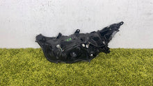 Laden Sie das Bild in den Galerie-Viewer, Frontscheinwerfer Toyota V I 7444NA-WY21W Rechts Scheinwerfer Headlight SCH2949247745rv