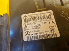 Laden Sie das Bild in den Galerie-Viewer, Frontscheinwerfer Mercedes-Benz W204 A2048205559 Xenon Links Headlight SCH2989751516hj