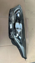 Laden Sie das Bild in den Galerie-Viewer, Frontscheinwerfer Kia Ceed J792111010 Links Scheinwerfer Headlight SCH2999452809ze