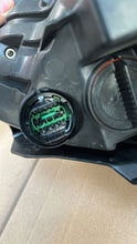 Laden Sie das Bild in den Galerie-Viewer, Frontscheinwerfer Kia Ceed J792111010 Links Scheinwerfer Headlight SCH2999452809ze