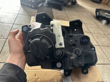 Laden Sie das Bild in den Galerie-Viewer, Frontscheinwerfer Hyundai Kona J9921-63010 Links Scheinwerfer Headlight SCH3012381077hf