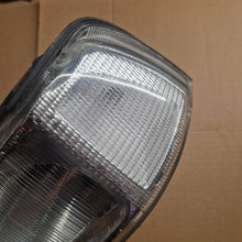 Laden Sie das Bild in den Galerie-Viewer, Frontscheinwerfer Audi Coupe 13883700 Links Scheinwerfer Headlight SCH3039270477eq