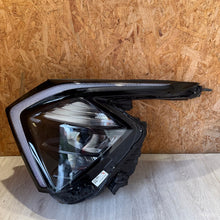 Load image into Gallery viewer, Frontscheinwerfer Kia Sportage V 92101R2000 LED Ein Satz Scheinwerfer Headlight SCH3104813605gm