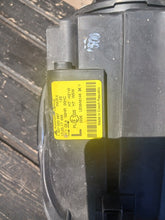 Laden Sie das Bild in den Galerie-Viewer, Frontscheinwerfer VW Touran 1307022687 Links Scheinwerfer Headlight SCH3131199575la