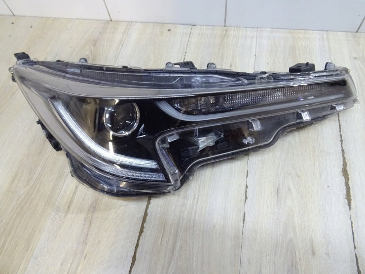 Frontscheinwerfer Toyota Corolla 81110-02S70 Rechts Scheinwerfer Headlight SCH3162055320va