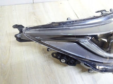 Laden Sie das Bild in den Galerie-Viewer, Frontscheinwerfer Toyota Corolla 81110-02S70 Rechts Scheinwerfer Headlight SCH3162055320va