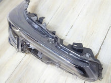Laden Sie das Bild in den Galerie-Viewer, Frontscheinwerfer Toyota Corolla 81110-02S70 Rechts Scheinwerfer Headlight SCH3162055320va