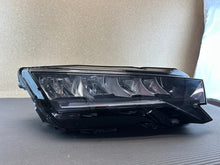 Load image into Gallery viewer, Frontscheinwerfer Skoda Octavia IV 5E4941010 Rechts Scheinwerfer Headlight SCH3163113601xi