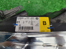 Laden Sie das Bild in den Galerie-Viewer, Frontscheinwerfer Nissan I 334-01 Links Scheinwerfer Headlight SCH3179912818dv