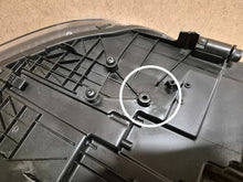 Laden Sie das Bild in den Galerie-Viewer, Frontscheinwerfer Porsche Cayenne 7P5941031M Links Scheinwerfer Headlight SCH3187887580cc