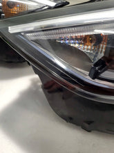Laden Sie das Bild in den Galerie-Viewer, Frontscheinwerfer Audi Q3 83A941012 Ein Satz Scheinwerfer Headlight SCH3206690813dp