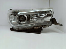 Laden Sie das Bild in den Galerie-Viewer, Frontscheinwerfer Toyota Hilux VIII 811100K792L2007 Rechts Headlight SCH3223738860xa