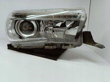 Laden Sie das Bild in den Galerie-Viewer, Frontscheinwerfer Toyota Hilux VIII 811100K792L2007 Rechts Headlight SCH3223738860xa