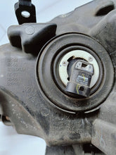 Laden Sie das Bild in den Galerie-Viewer, Frontscheinwerfer Toyota Hilux VIII 811100K792L2007 Rechts Headlight SCH3223738860xa