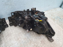 Laden Sie das Bild in den Galerie-Viewer, Frontscheinwerfer Mazda IV D43N-51030 Ein Satz Scheinwerfer Headlight SCH3279691555zm