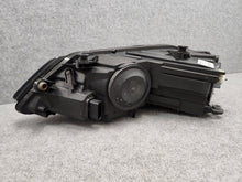Laden Sie das Bild in den Galerie-Viewer, Frontscheinwerfer VW Jetta I 5C7941752E Xenon Rechts Scheinwerfer Headlight SCH3292737364vo