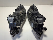 Laden Sie das Bild in den Galerie-Viewer, Frontscheinwerfer Volvo Xc60 31395897 Ein Satz Scheinwerfer Headlight SCH3293120452sl