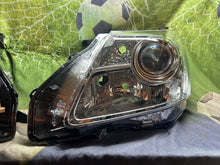 Laden Sie das Bild in den Galerie-Viewer, Frontscheinwerfer Toyota Avensis H279HL-AE Xenon Ein Satz Scheinwerfer Headlight SCH3298102407bi
