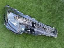 Laden Sie das Bild in den Galerie-Viewer, Frontscheinwerfer Toyota Corolla 81110-02S60 LED Rechts Scheinwerfer Headlight SCH3326591909rq