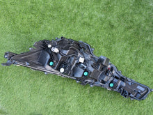 Laden Sie das Bild in den Galerie-Viewer, Frontscheinwerfer Toyota Corolla 81110-02S60 LED Rechts Scheinwerfer Headlight SCH3326591909rq