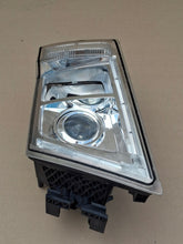 Laden Sie das Bild in den Galerie-Viewer, Frontscheinwerfer Volvo 82304585 Rechts Scheinwerfer Headlight SCH3335005803bh