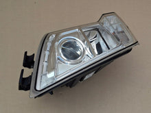 Laden Sie das Bild in den Galerie-Viewer, Frontscheinwerfer Volvo 82304585 Rechts Scheinwerfer Headlight SCH3335005803bh