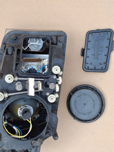 Laden Sie das Bild in den Galerie-Viewer, Frontscheinwerfer Volvo 82304585 Rechts Scheinwerfer Headlight SCH3335005803bh