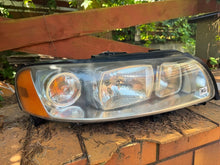 Laden Sie das Bild in den Galerie-Viewer, Frontscheinwerfer Volvo V70 S60 30698836 Rechts Scheinwerfer Headlight SCH3337828046hz