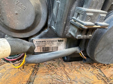 Laden Sie das Bild in den Galerie-Viewer, Frontscheinwerfer Volvo V70 S60 30698836 Rechts Scheinwerfer Headlight SCH3337828046hz