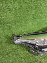Laden Sie das Bild in den Galerie-Viewer, Frontscheinwerfer Toyota C-Hr Chr 22457144810L Links Scheinwerfer Headlight SCH3360779153ul