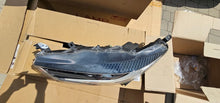 Load image into Gallery viewer, Frontscheinwerfer Toyota Yaris 81150-K0081 Links Scheinwerfer Headlight SCH3412937317ki