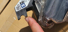 Load image into Gallery viewer, Frontscheinwerfer Toyota Yaris 81150-K0081 Links Scheinwerfer Headlight SCH3412937317ki