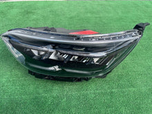 Laden Sie das Bild in den Galerie-Viewer, Frontscheinwerfer Kia Stonic 92101H8 Links Scheinwerfer Headlight SCH3419986912rv