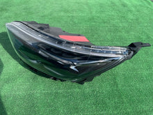 Laden Sie das Bild in den Galerie-Viewer, Frontscheinwerfer Kia Stonic 92101H8 Links Scheinwerfer Headlight SCH3419986912rv